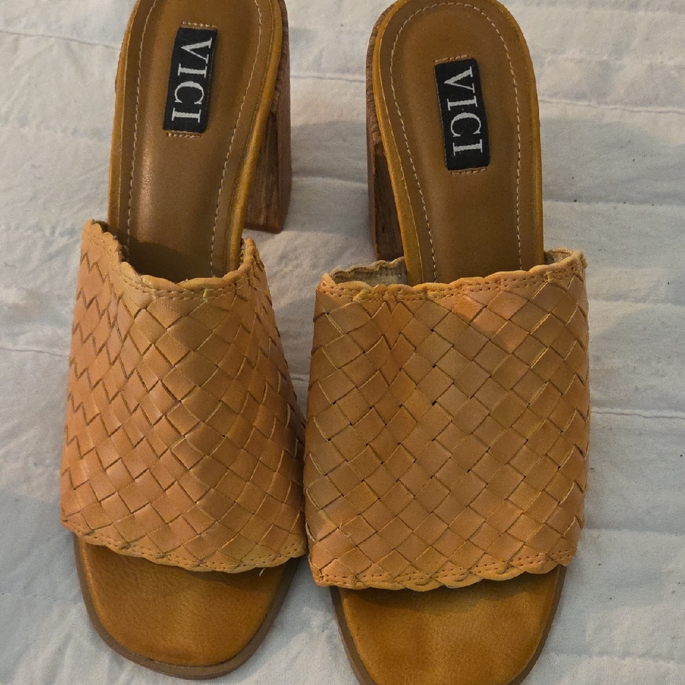 Vici Women's Brown Woven Mules